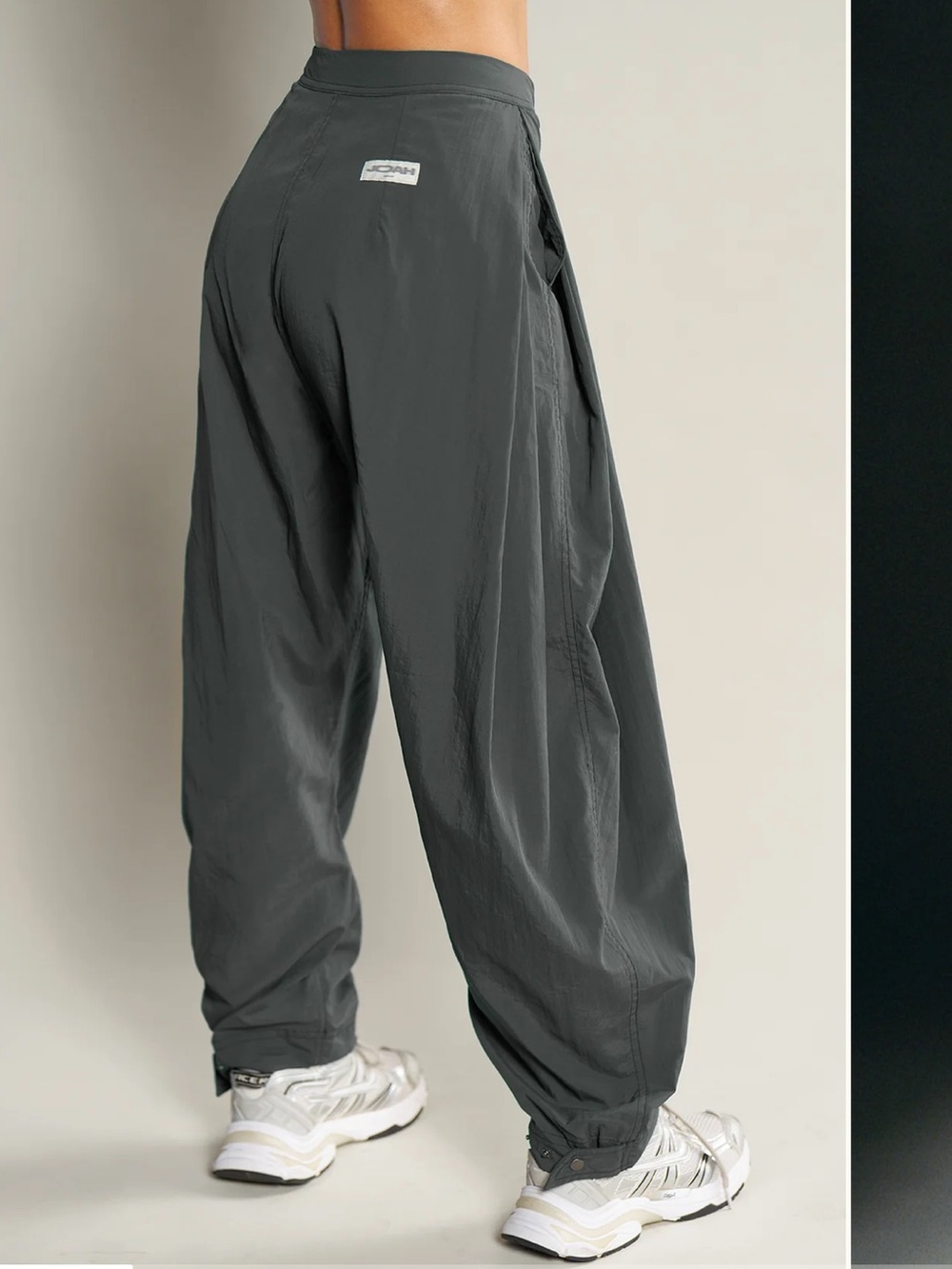 Joah Brown Barrel Pant in Jet